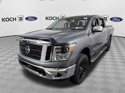 Used 2018 Nissan Titan SL AWD/4WD image 3