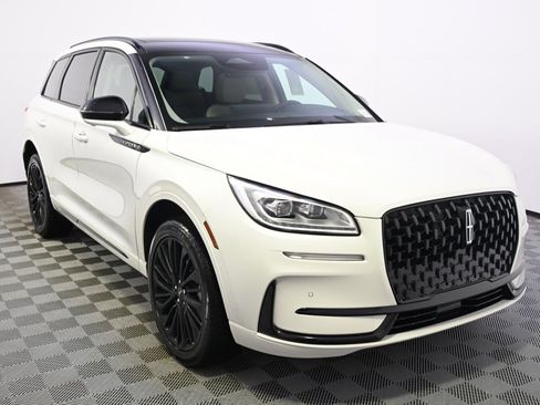 New 2026 Lincoln Corsair Reserve image 8