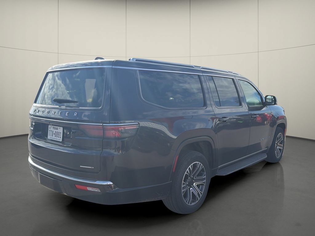 Used 2024 Jeep Wagoneer L Series II RWD image 7