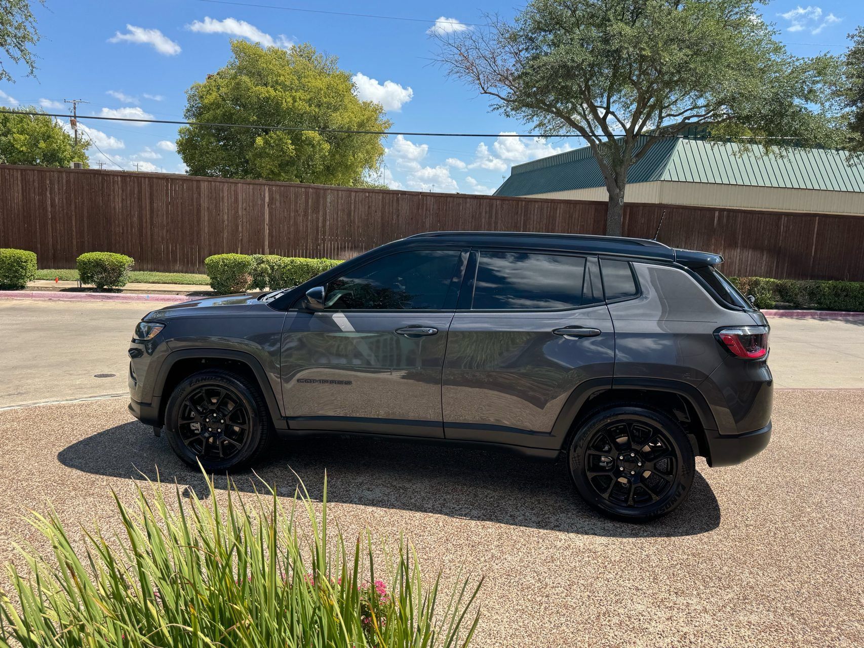 Used 2024 Jeep Compass Latitude w/ Sun and Sound Group AWD/4WD image 11
