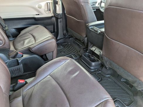 Used 2023 Toyota Sienna Platinum image 22
