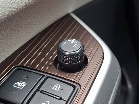 Used 2023 Toyota Sienna XLE image 32