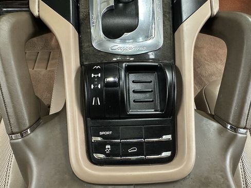 Used 2013 Porsche Cayenne Diesel AWD/4WD image 20