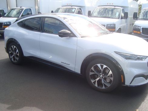 Used 2021 Ford Mustang Mach-E Premium image 3