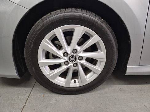 Used 2022 Toyota Camry LE image 10