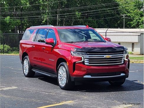 Used 2024 Chevrolet Suburban High Country AWD/4WD image 11