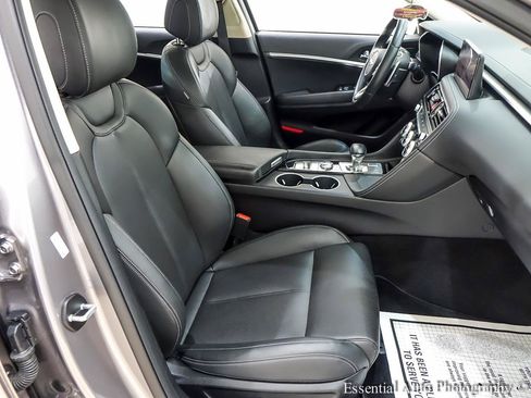 Used 2023 Genesis G70 2.0T RWD image 32