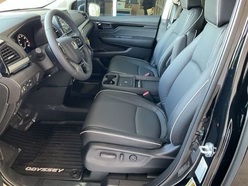 New 2026 Honda Odyssey Touring image 4