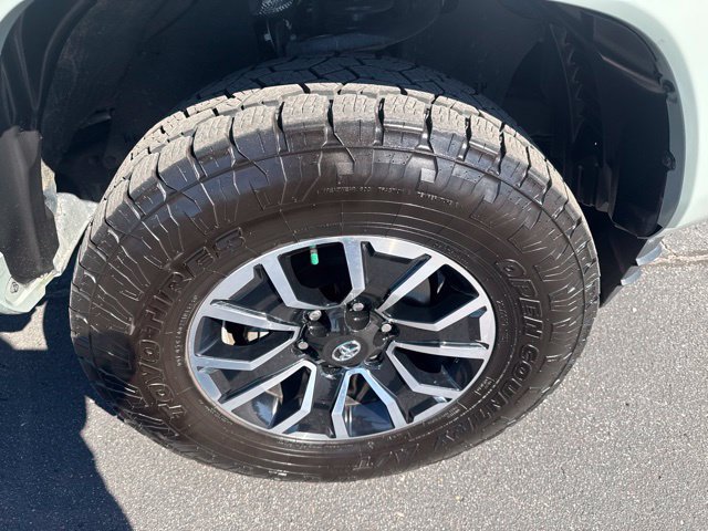 Used 2023 Toyota Tacoma TRD Sport w/ TRD Premium Sport Package AWD/4WD image 13