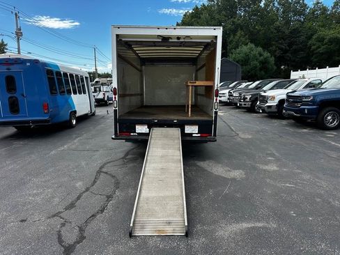 Used 2017 GMC Savana 3500 Extended RWD image 9