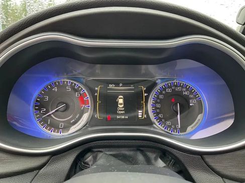 Used 2016 Chrysler 200 LX image 4