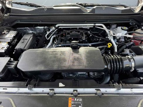 Used 2024 Chevrolet Colorado W/T RWD image 8