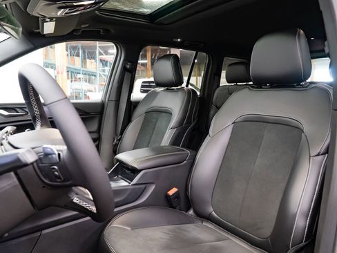 New 2025 Jeep Grand Cherokee 4WD image 24