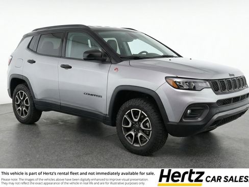 Used 2025 Jeep Compass Trailhawk AWD/4WD image 1