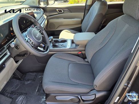 Certified 2026 Kia Carnival LX FWD image 16