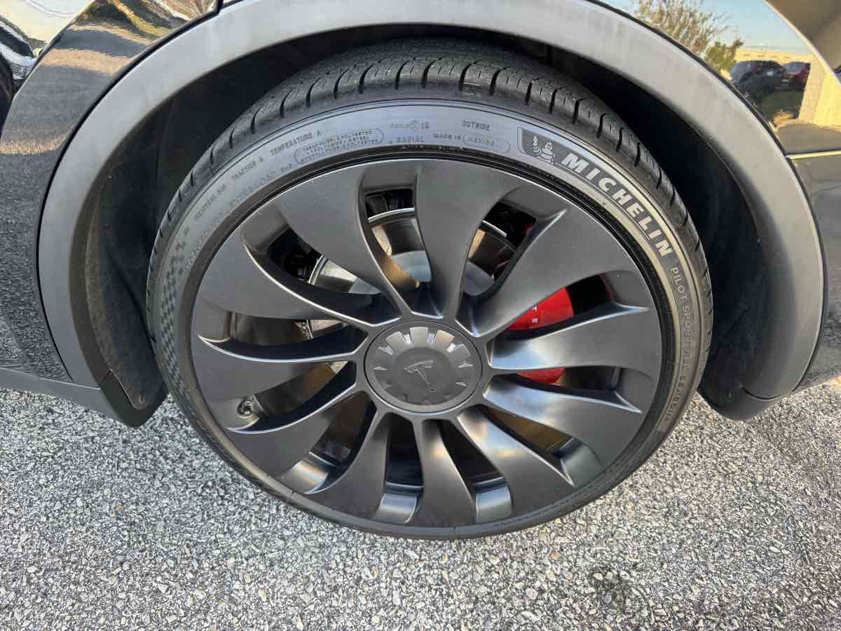 Used 2022 Tesla Model Y Performance AWD/4WD image 26