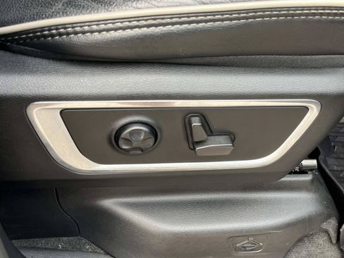 Used 2021 RAM 1500 Laramie AWD/4WD image 25