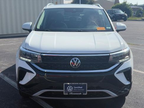 Certified 2023 Volkswagen Taos SE w/ Panoramic Sunroof Package AWD/4WD image 2