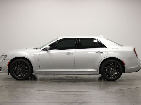 Used 2022 Chrysler 300 Touring L w/ Safetytec Plus Group AWD/4WD image 5