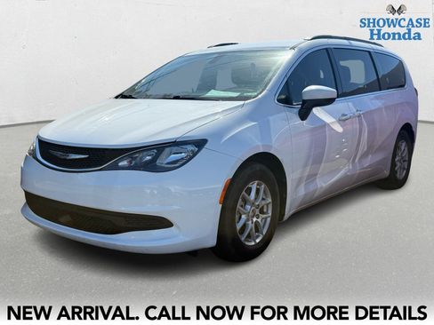 Used 2021 Chrysler Voyager Lxi image 2