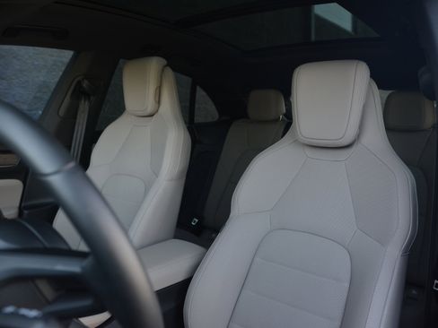 Certified 2025 Porsche Macan 4S Electric image 5