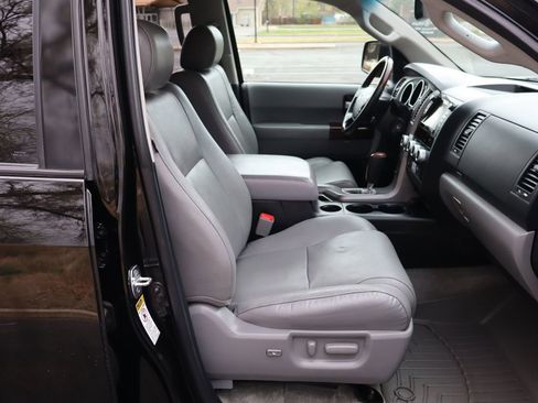 Used 2011 Toyota Sequoia Platinum image 23