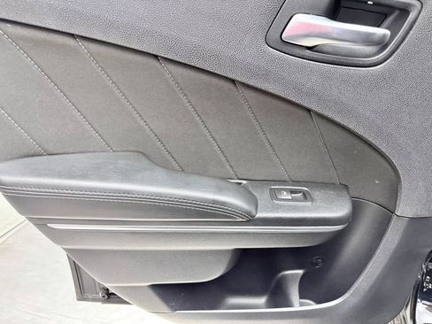 Used 2017 Dodge Charger R/T image 17