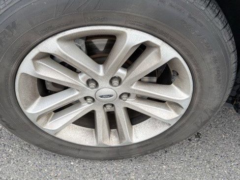 Used 2013 Ford Explorer XLT image 2