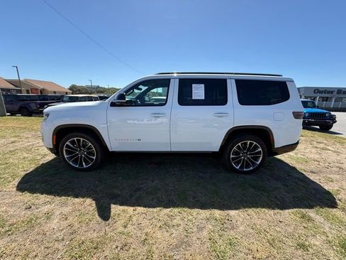 Used 2025 Jeep Wagoneer Series III w/ Premium Group I AWD/4WD image 4
