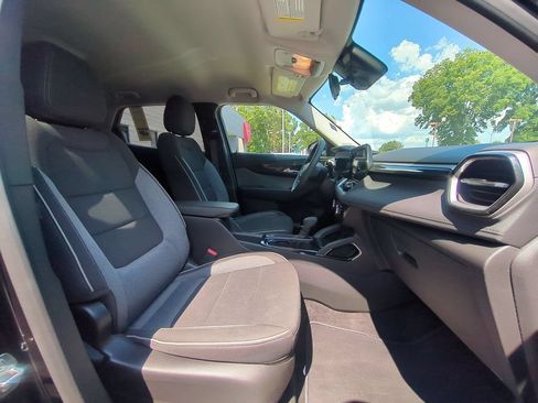 Used 2025 Chevrolet TrailBlazer LT AWD/4WD image 30