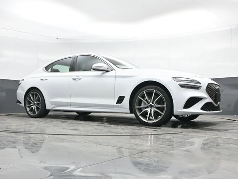 Used 2024 Genesis G70 2.5T image 41