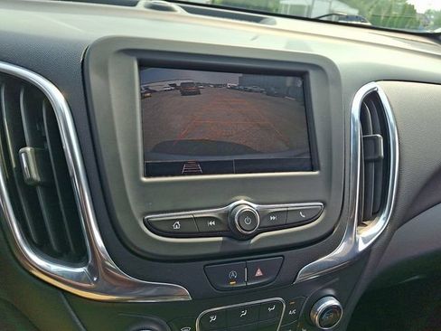 Used 2022 Chevrolet Equinox LT FWD image 18