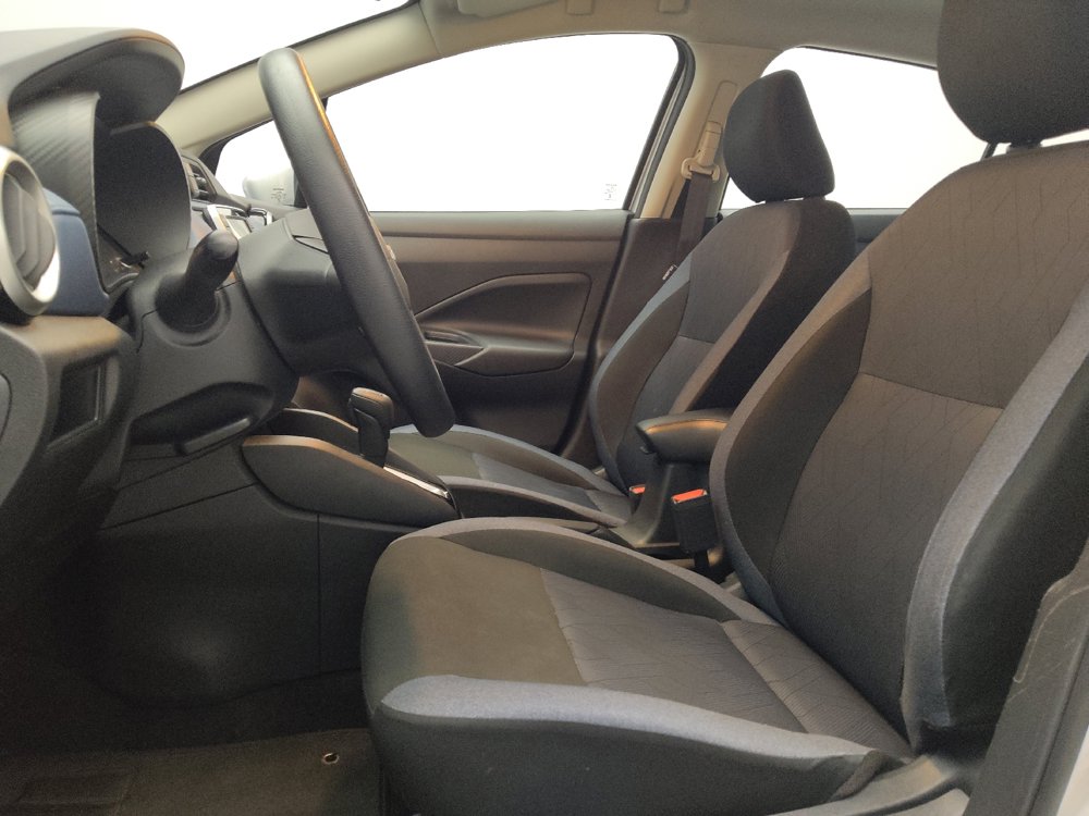 Used 2025 Nissan Versa SV FWD image 17