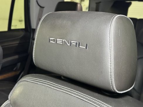 Used 2020 GMC Yukon Denali w/ Denali Ultimate Package AWD/4WD image 28