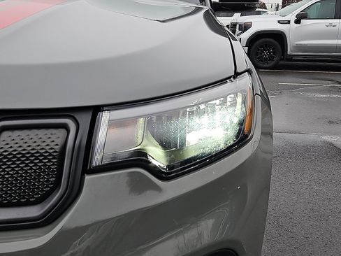 Used 2022 Jeep Compass Trailhawk image 9