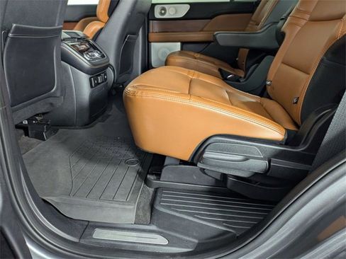 Used 2021 Lincoln Navigator Reserve w/ Luxury Package image 27
