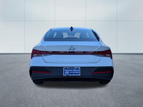 New 2026 Hyundai Elantra SE FWD image 5