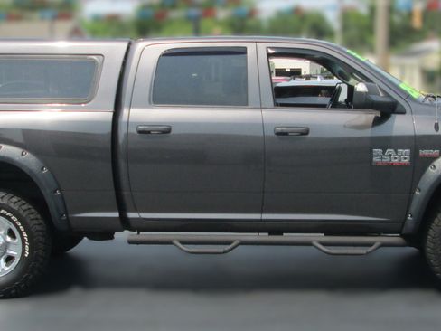 Used 2018 RAM 2500 Tradesman w/ Chrome Appearance Group AWD/4WD image 6