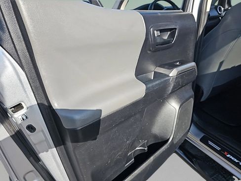 Used 2019 Toyota Tacoma SR5 image 33