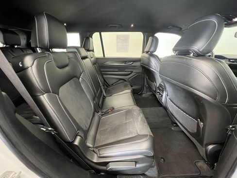 Used 2024 Jeep Grand Cherokee L Laredo image 10