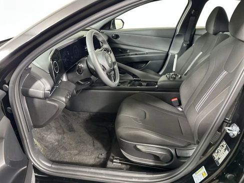 Certified 2025 Hyundai Elantra SEL image 11