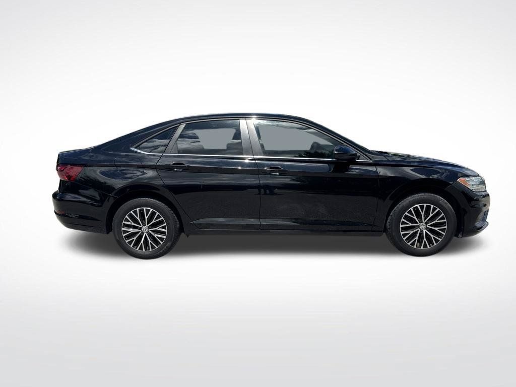 Used 2020 Volkswagen Jetta SE w/ SE Cold Weather Package FWD image 4