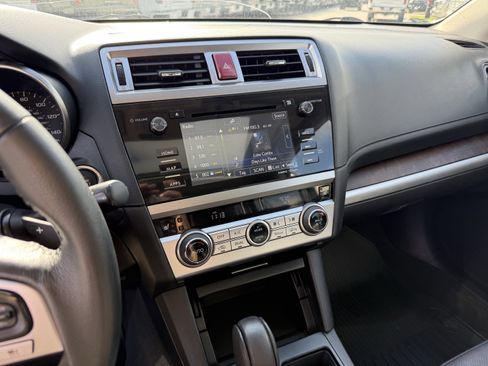 Used 2017 Subaru Outback 2.5i Limited image 19