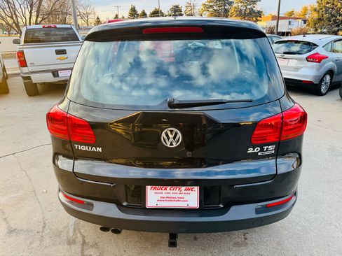 Used 2012 Volkswagen Tiguan S image 4