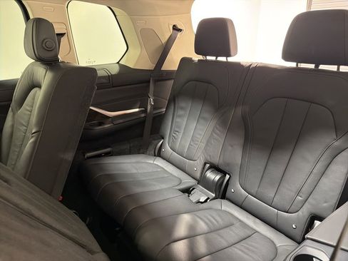 Used 2020 BMW X7 xDrive40i w/ Premium Package AWD/4WD image 22