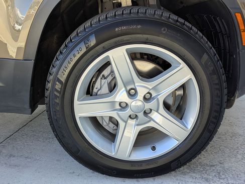 Certified 2023 Land Rover Defender 110 SE image 31