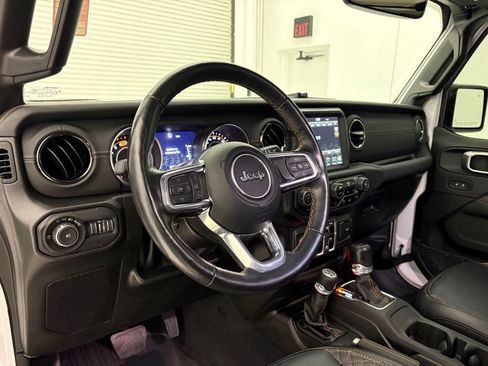 Used 2021 Jeep Wrangler Unlimited Sahara AWD/4WD image 2