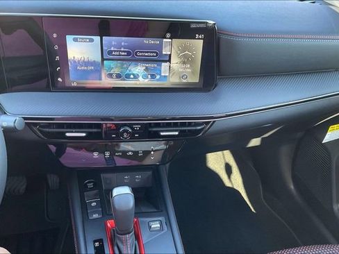 Certified 2025 Nissan Kicks SR w/ Interior Electronics Package image 29