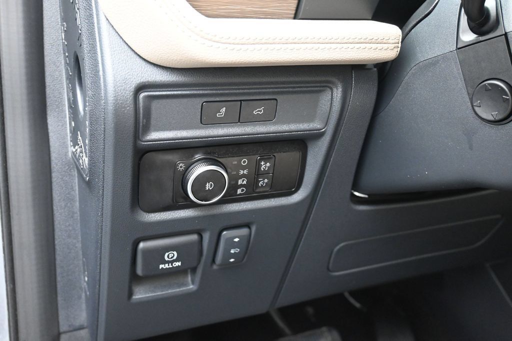 Used 2023 Ford Expedition Max Limited AWD/4WD image 18