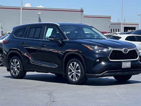 Used 2023 Toyota Highlander XLE FWD image 5